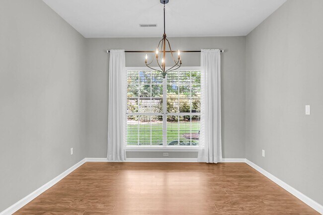 Building Photo - Coastal Convenience in the Heart of Mount Pleasant