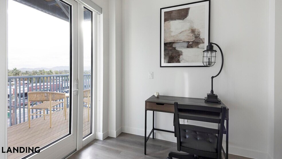 Building Photo - 707 S Farmer Ave