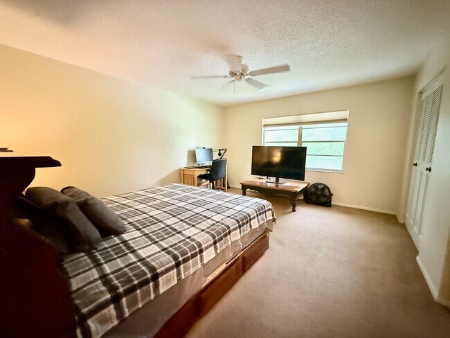 Building Photo - Beautiful townhome in Summer Lake Sarasota