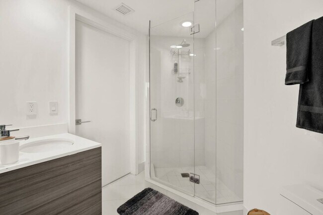 Building Photo - 121 NE 34th St