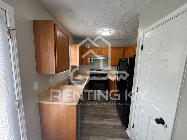 Building Photo - Newly Renovated 3-Bed, 2.5-Bath Townhome with Garage!