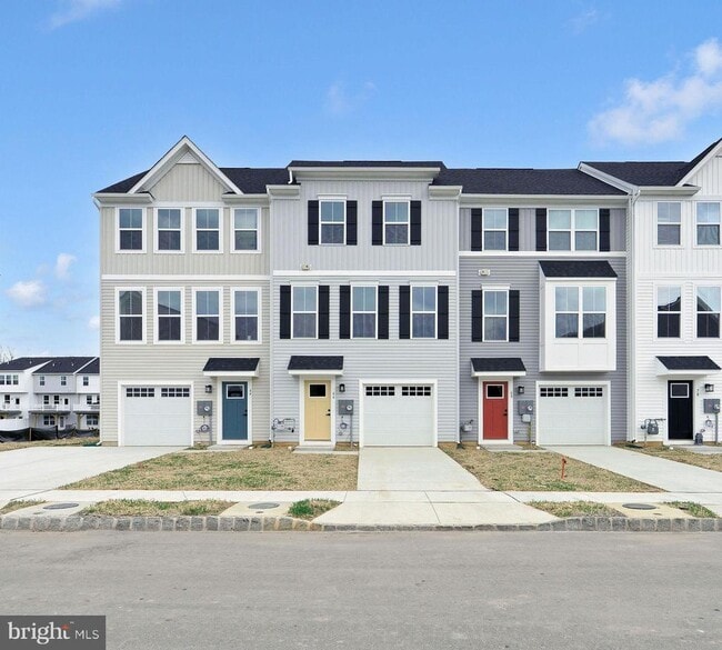 Building Photo - 66 SPYGLASS HILL Dr