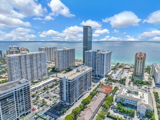 Building Photo - 2049 S Ocean Dr