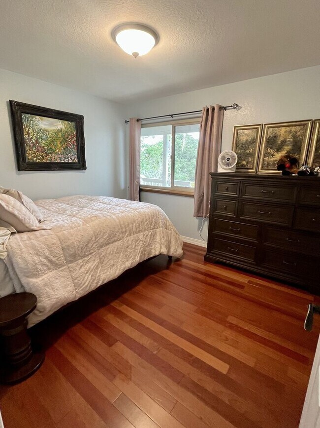 Building Photo - Charming 3 Bedroom 2.5 Bath home in Pismo Heights