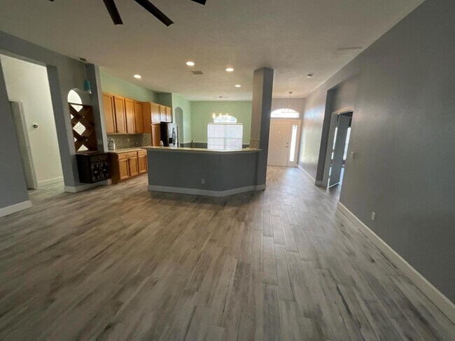 Building Photo - 212 SW Yager Pl