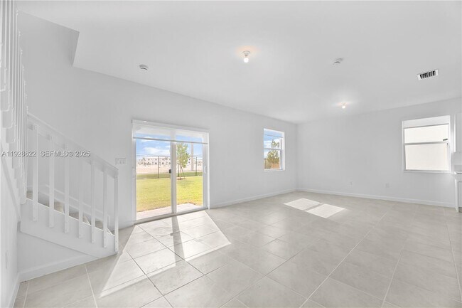 Building Photo - 2498 SE 25th Ct