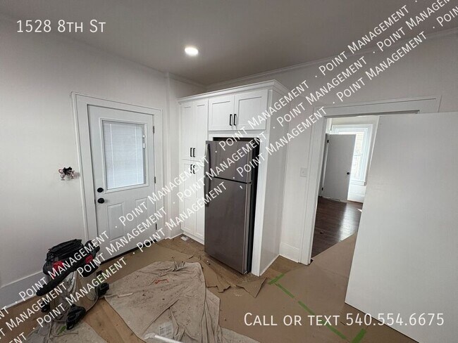 Building Photo - 1528 8th St SE