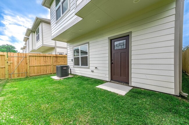 Building Photo - 783 Fortune St