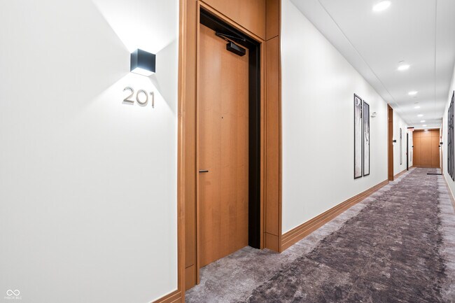 Building Photo - 877 N East St