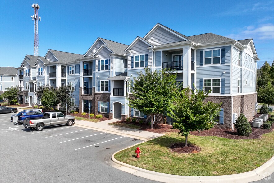 Buckhill Village Apartments - Buckhill Village Apts
