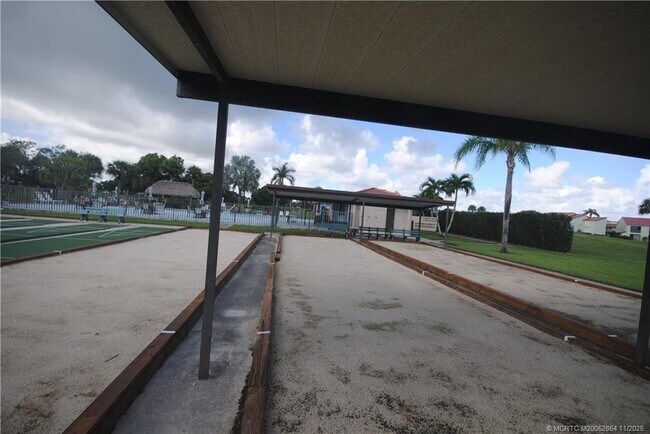 Building Photo - 5333 SE Miles Grant Rd