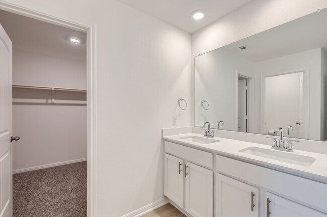 Building Photo - 2429 Hackamore Dr