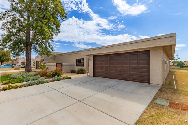 Building Photo - 8175 E Del Cuarzo Dr