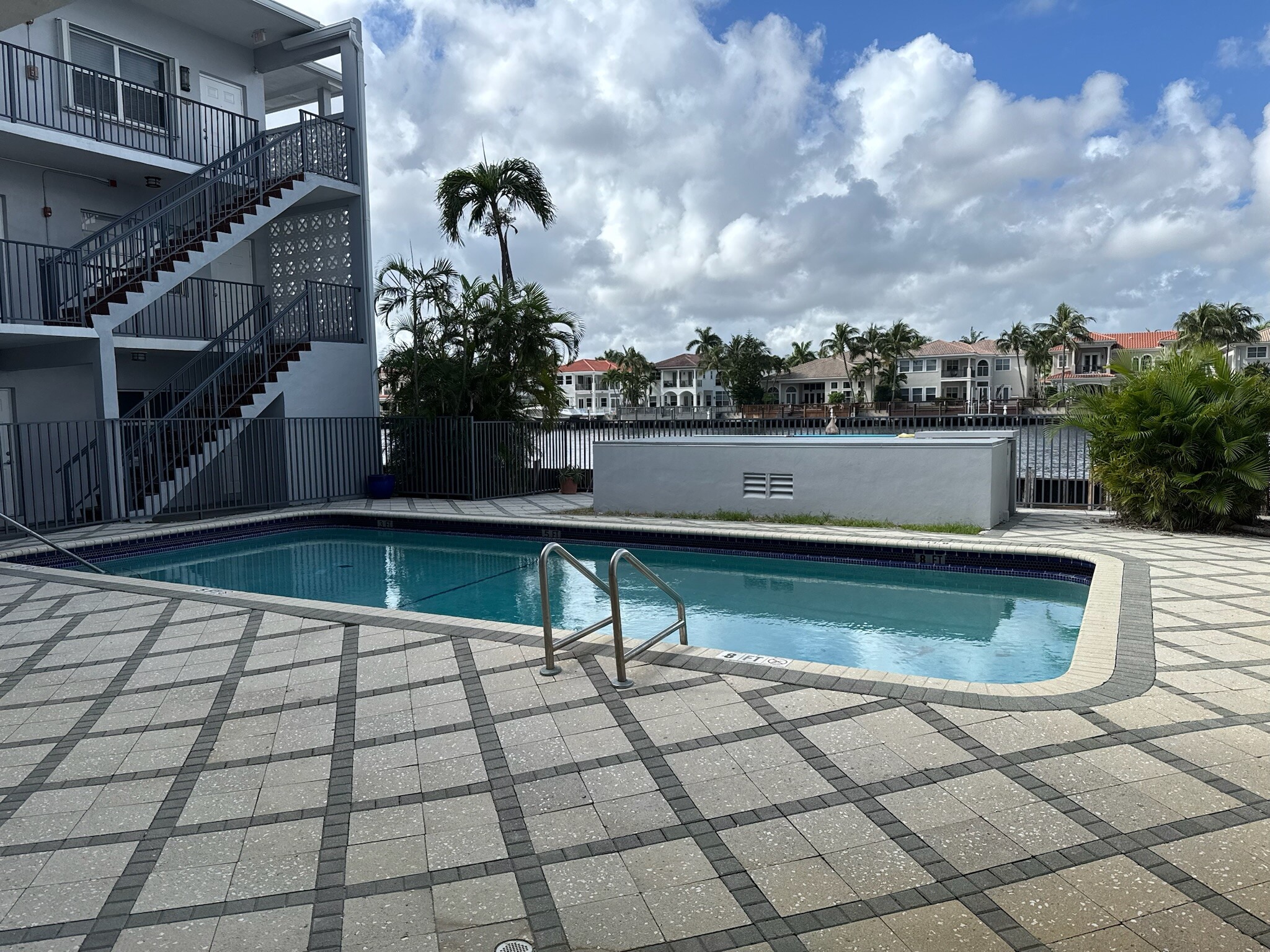 Building Photo - 2200 S Ocean Dr