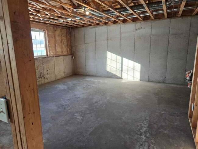 Building Photo - 208/210 E 13th Ave