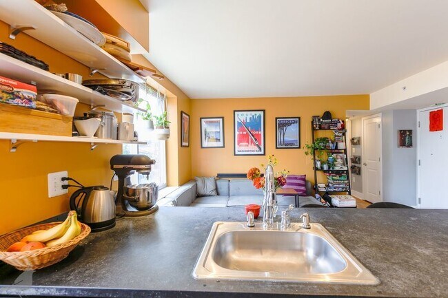 Building Photo - 420 16th St SE