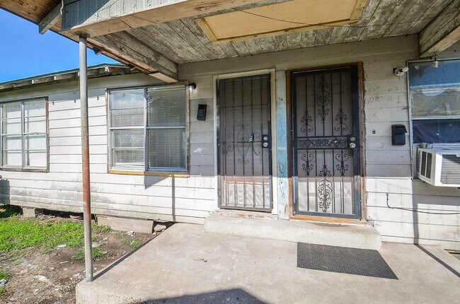 Building Photo - 6010 Collingsworth St