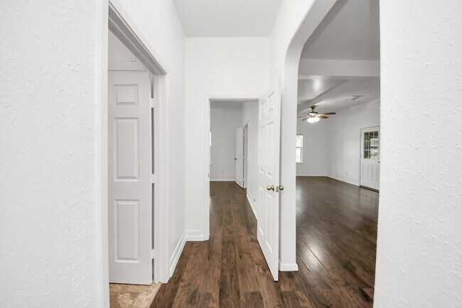 Building Photo - 4314 6th St