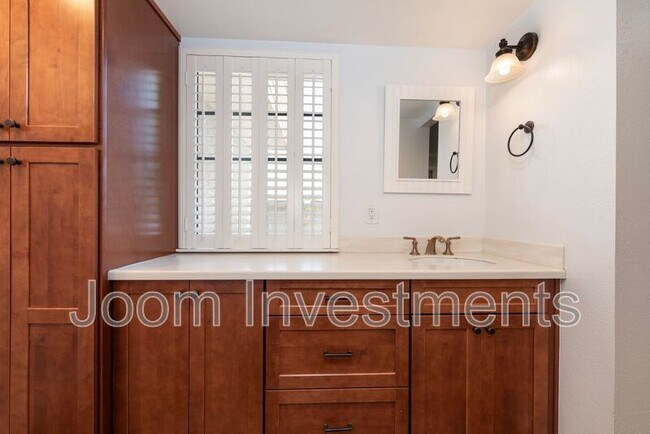 Building Photo - 444 S Los Robles Ave