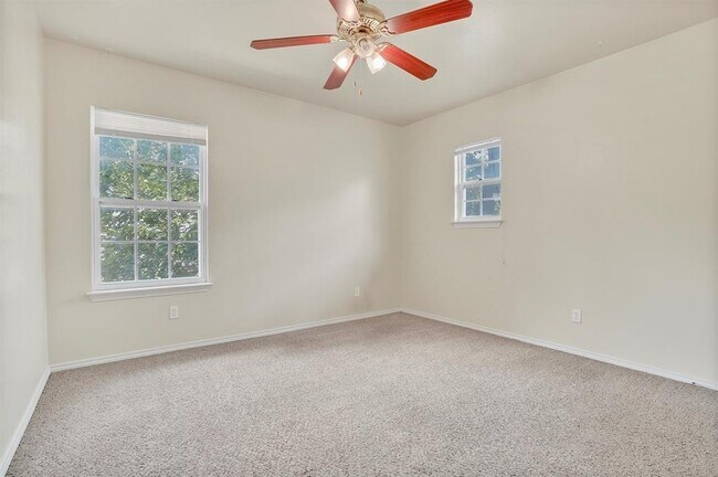 Building Photo - 2115 E 18th St