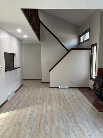 Building Photo - 5277 NW Torgerson Dr