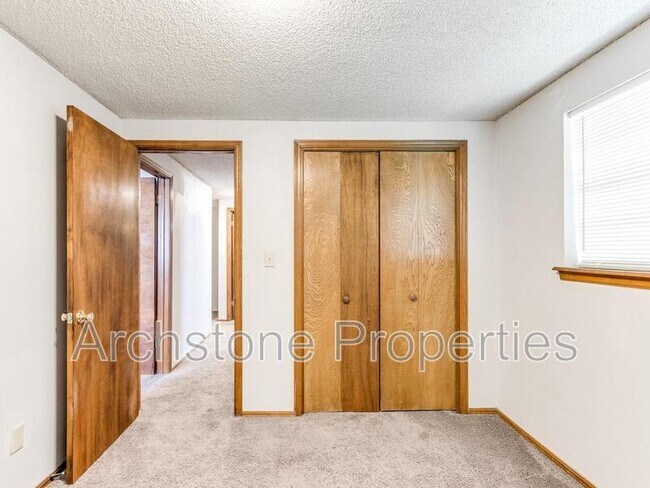 Building Photo - 2524 Boxwood Ave