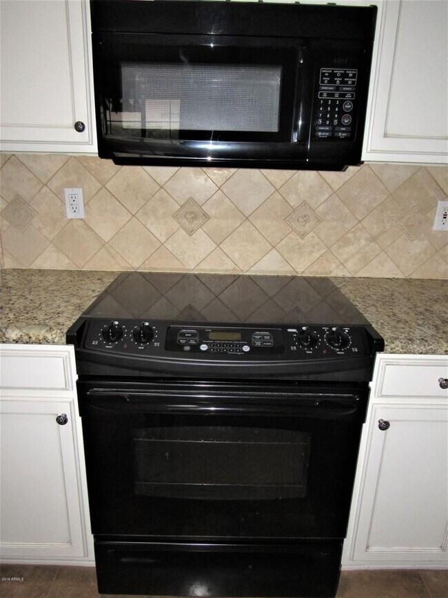 Building Photo - Beautiful 3 bed/2 bath home with tons of upgrades in Gilbert! Close to downtown!