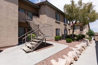 Building Photo - 1st floor two bedroom in upscale NW commun...