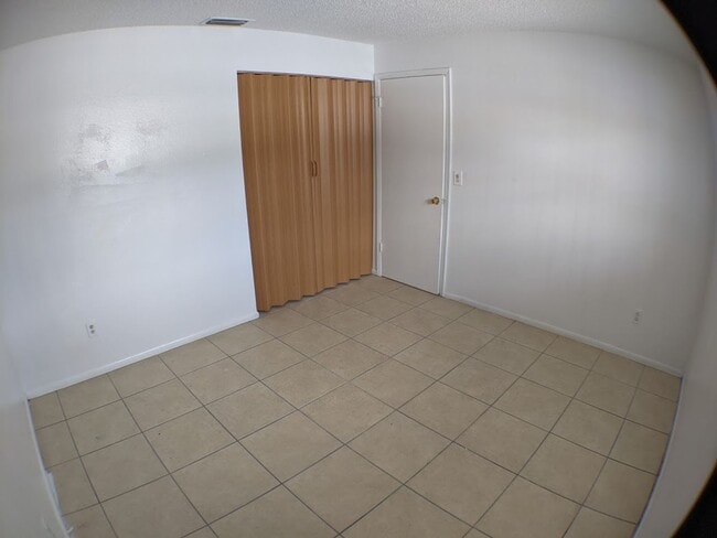 Building Photo - 3 Bedroom, 2 Bathrooms Apartment with Water View