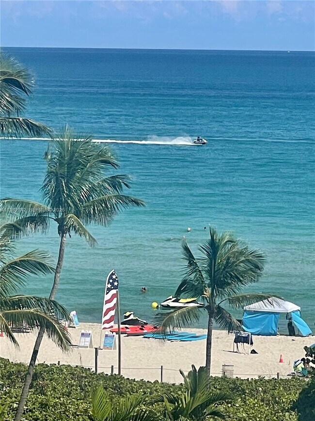 Building Photo - 5161 Collins Ave