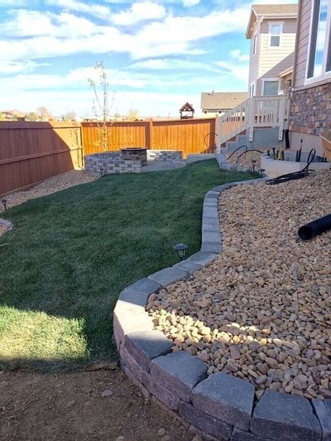 Building Photo - Great 3 Bed / 3 Bath with Garage! Open Floor Plan with Upgrades!