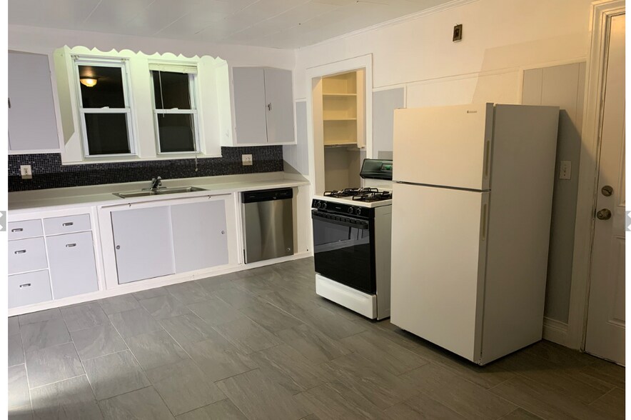 Building Photo - 547 Broadway