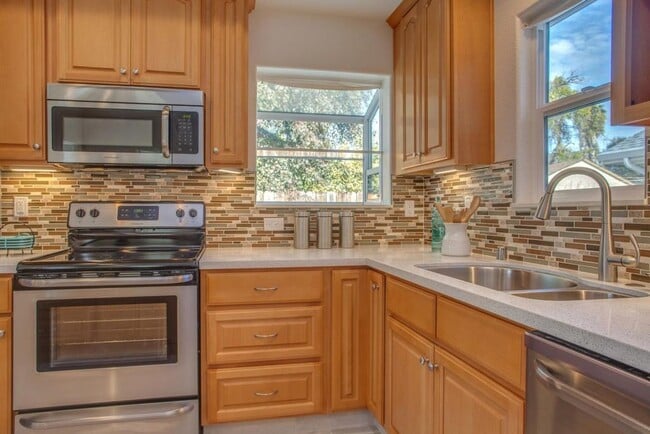 Building Photo - 70 wright avenue