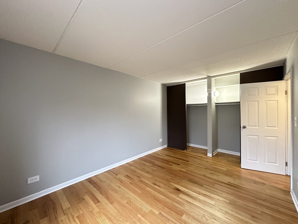 Building Photo - 525 N Quentin Rd