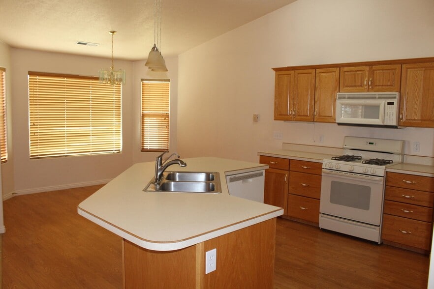 Building Photo - 210 N Mall Dr