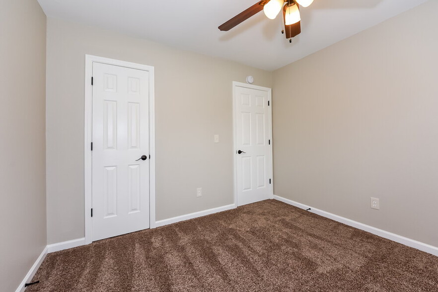 Building Photo - 3932 Rock Creek Dr