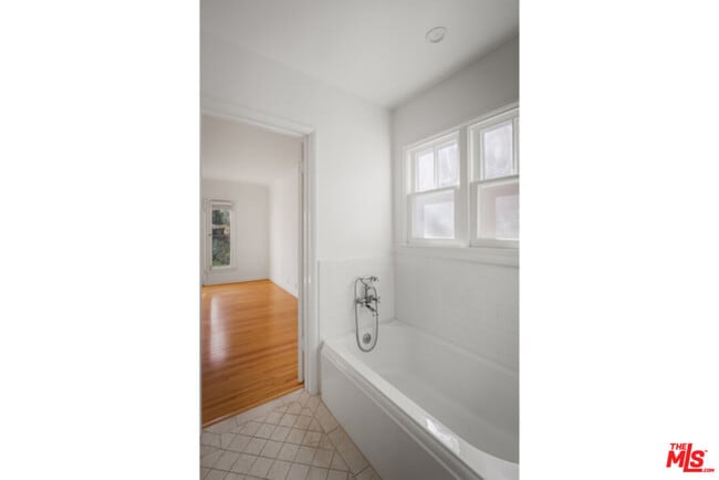 Building Photo - 8664 W Olympic Blvd