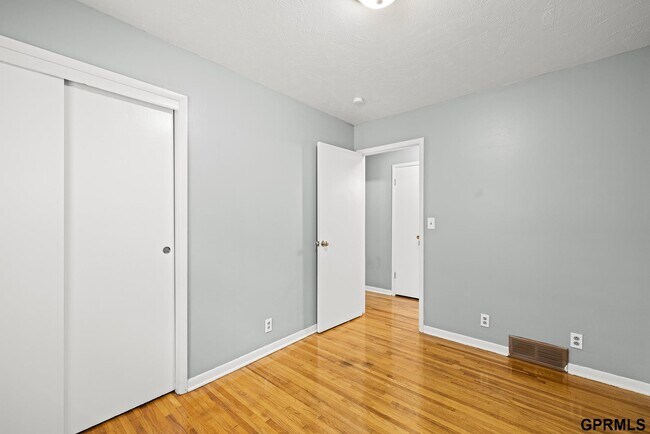 Building Photo - 105 Hillside Dr