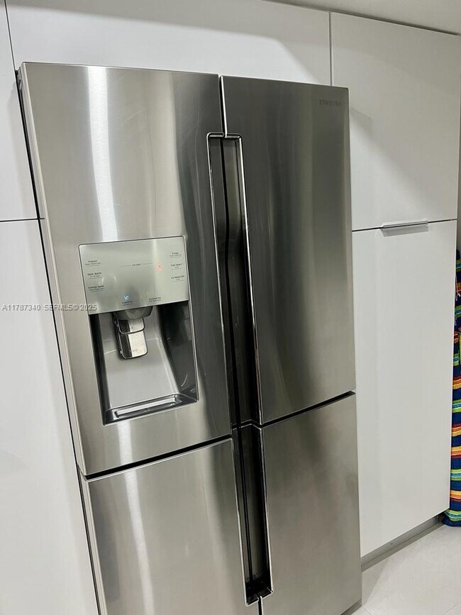 Building Photo - 6917 Collins Ave