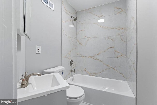 Building Photo - 809 Pontiac Ave