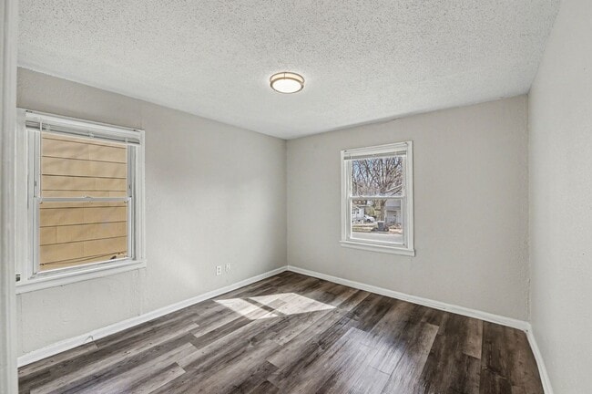 Building Photo - Charming 2 bedroom 1 bath located in Kansas City