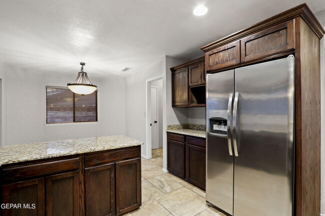 Building Photo - 832 Tepic Dr