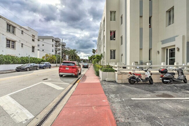 Building Photo - 3700 Collins Ave