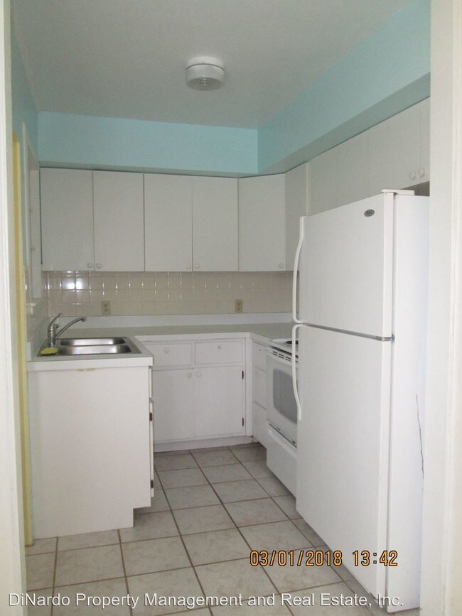 Building Photo - 66 Lucky Dr Front