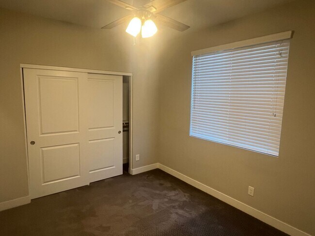 Building Photo - 3865 S 183rd Dr