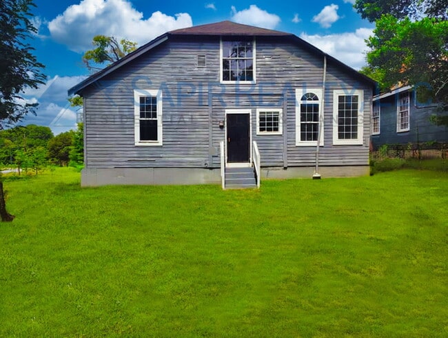 Primary Photo - 3823 Lake St