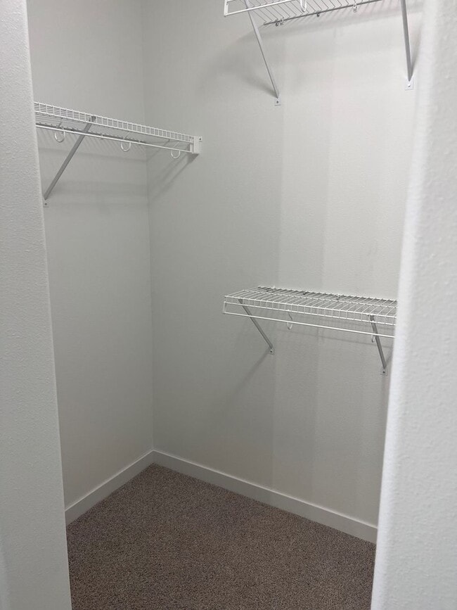 Building Photo - 4 Bed 2 Bath Twin Home