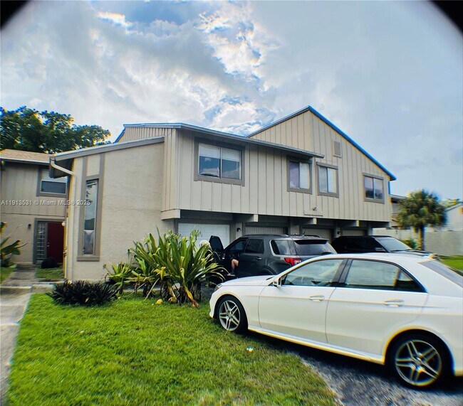 Building Photo - 5814 NW 22nd St