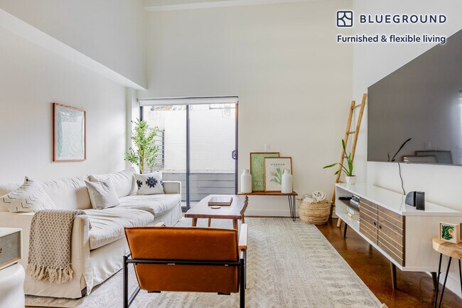 Primary Photo - 654 N Virgil Ave