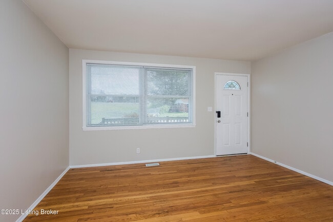 Building Photo - 9412 Titan Dr